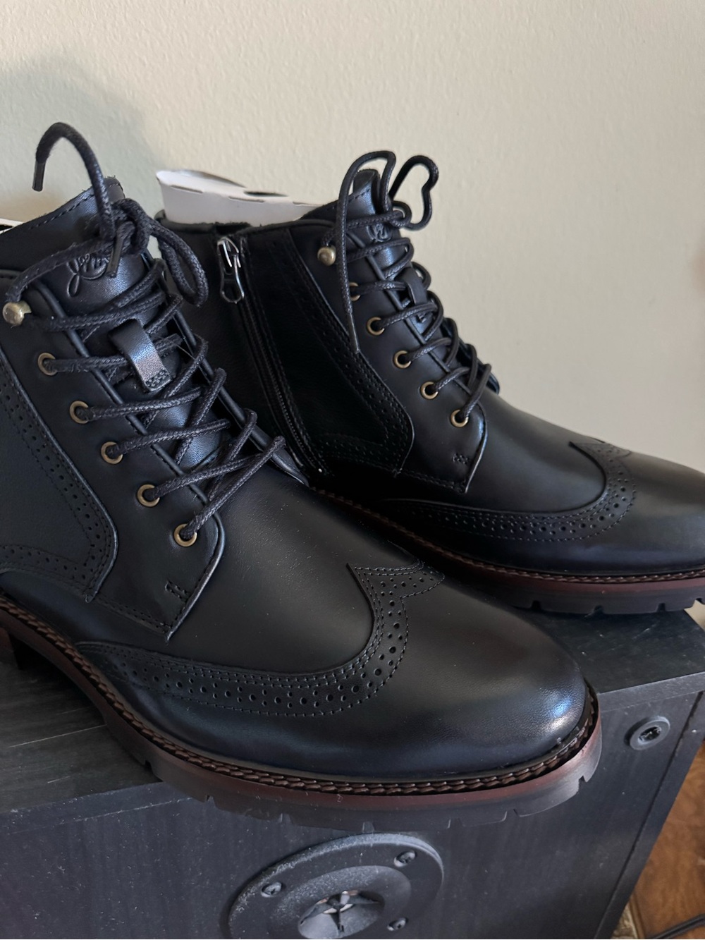 Johnston & Murphy CADE Wingtip boots